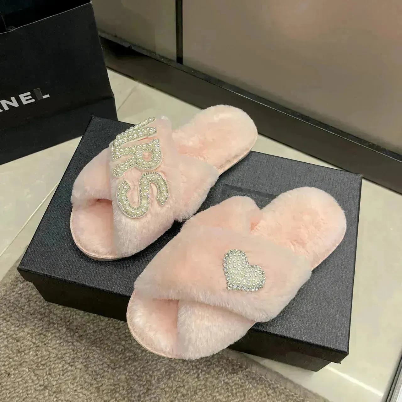 Mrs. Heart Fashionable Warm Sandals