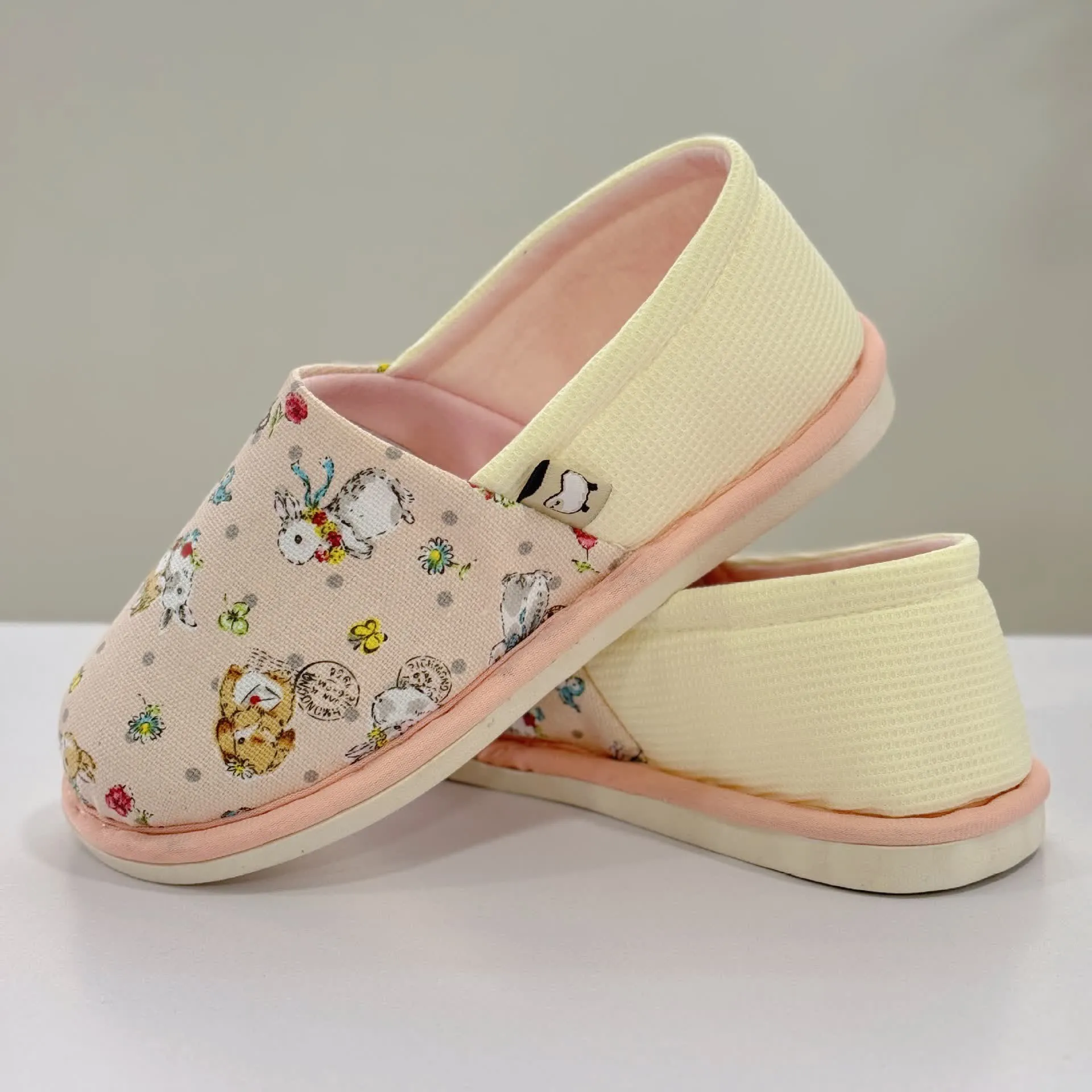 Rabbit Print Non-Slip Canvas Home Slippers
